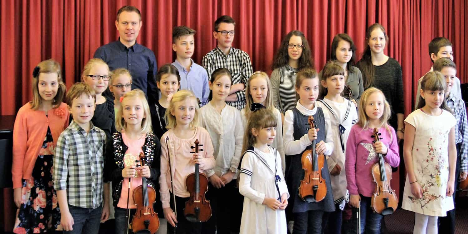 Nachwuchs der Musikschule Klee spielt für Kids Love Music Nachwuchs der Musikschule Klee spielt im März 2017 für Kids Love Music