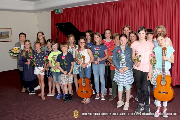 Junge Pianisten und Gitarristen der Musikschule Klee